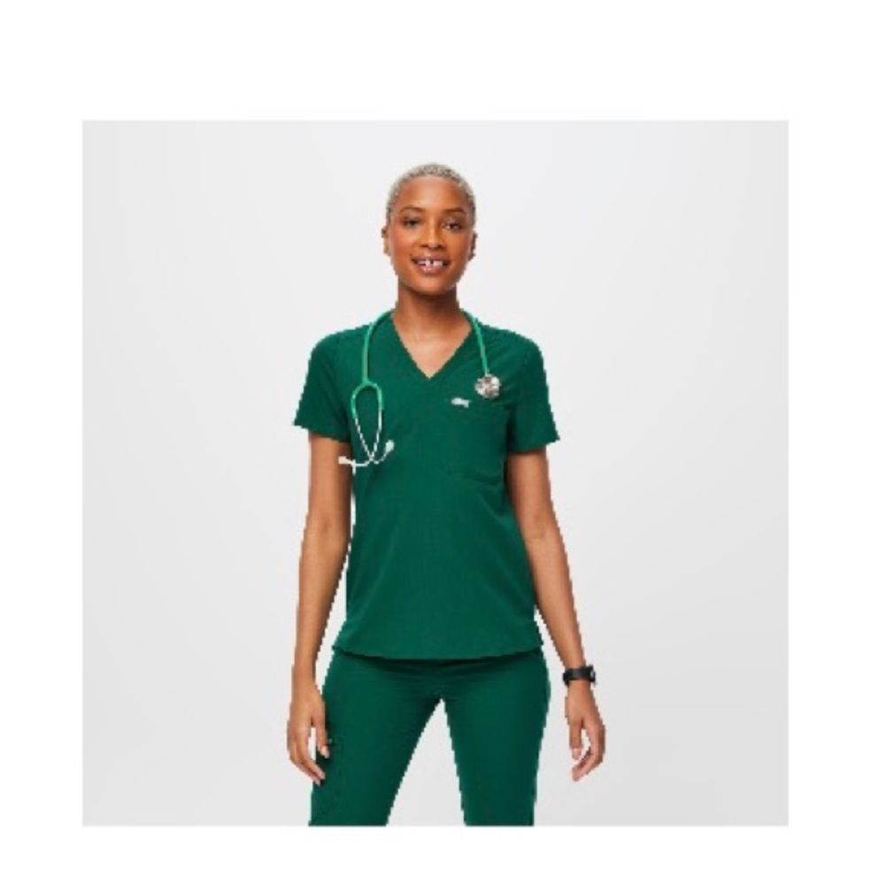 Figs Women's Hunter Green Catarina™ - One-Pocket Scrub Top Xs